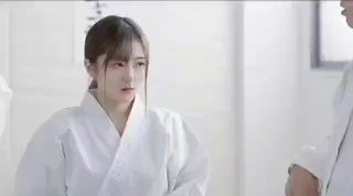 年轻和老年的硬核动作。